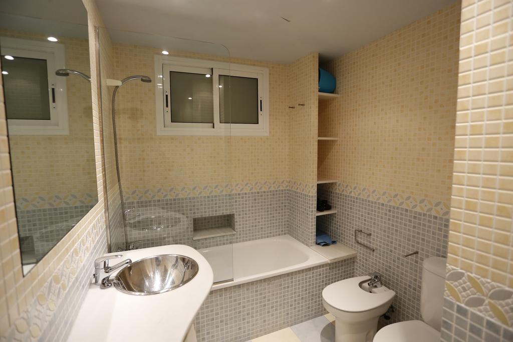 Apartamentos Alquihouse Vilafortuny Камбрильс Номер фото